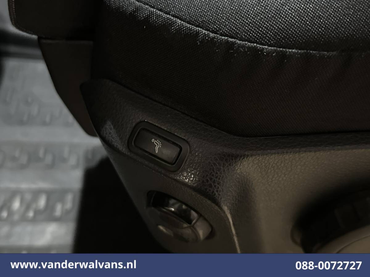 Volkswagen Crafter Volkswagen Crafter 2.0 TDI 141pk L3H3 L2H2 Euro6 Airco | Camera | Apple Carplay | Cruisecontrol | Chauffeursstoel Android Auto, Massagestoel, 2800kg trekvermogen