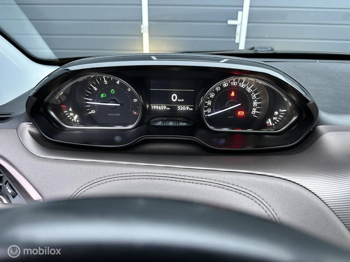 Peugeot 2008 Peugeot 2008 1.2 PureTech Féline
