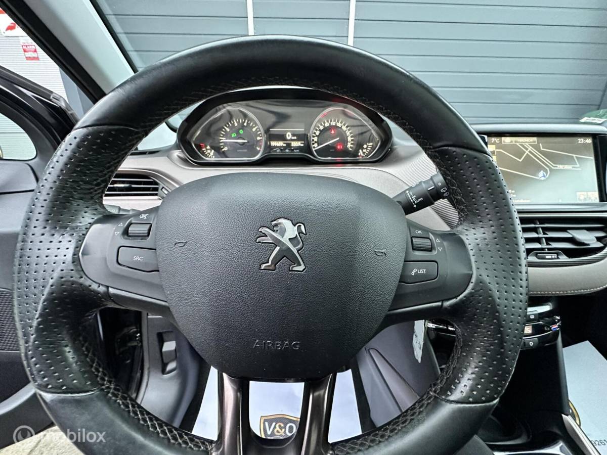 Peugeot 2008 Peugeot 2008 1.2 PureTech Féline