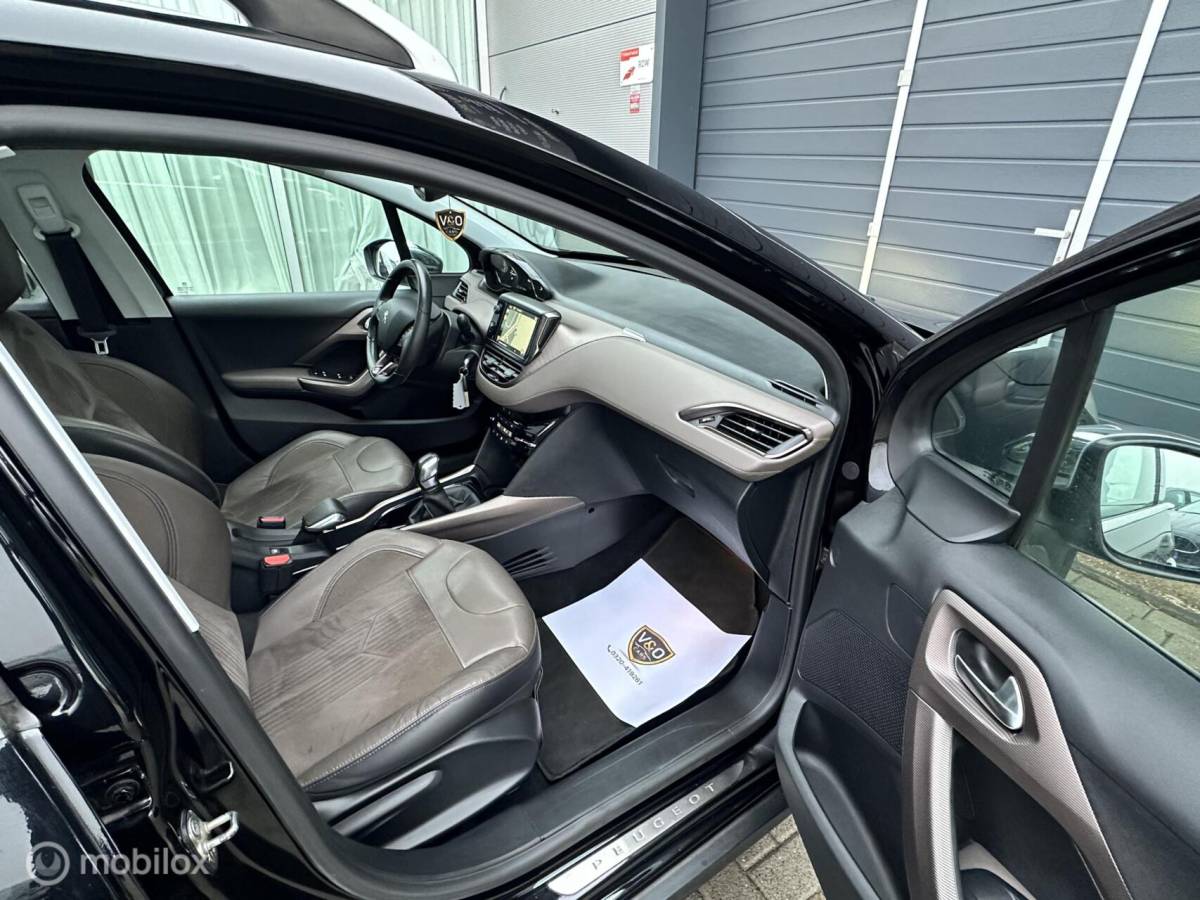 Peugeot 2008 Peugeot 2008 1.2 PureTech Féline