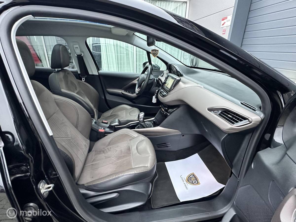 Peugeot 2008 Peugeot 2008 1.2 PureTech Féline