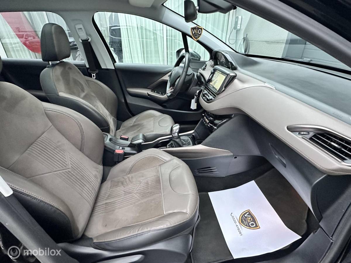 Peugeot 2008 Peugeot 2008 1.2 PureTech Féline