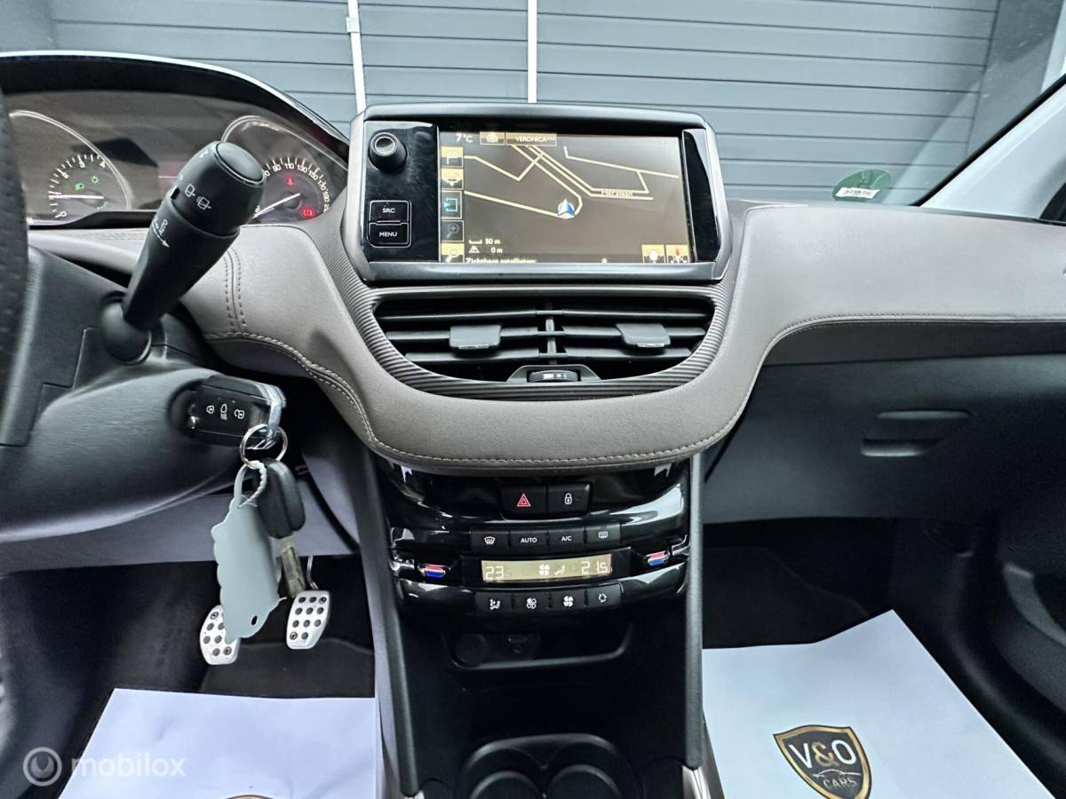 Peugeot 2008 Peugeot 2008 1.2 PureTech Féline