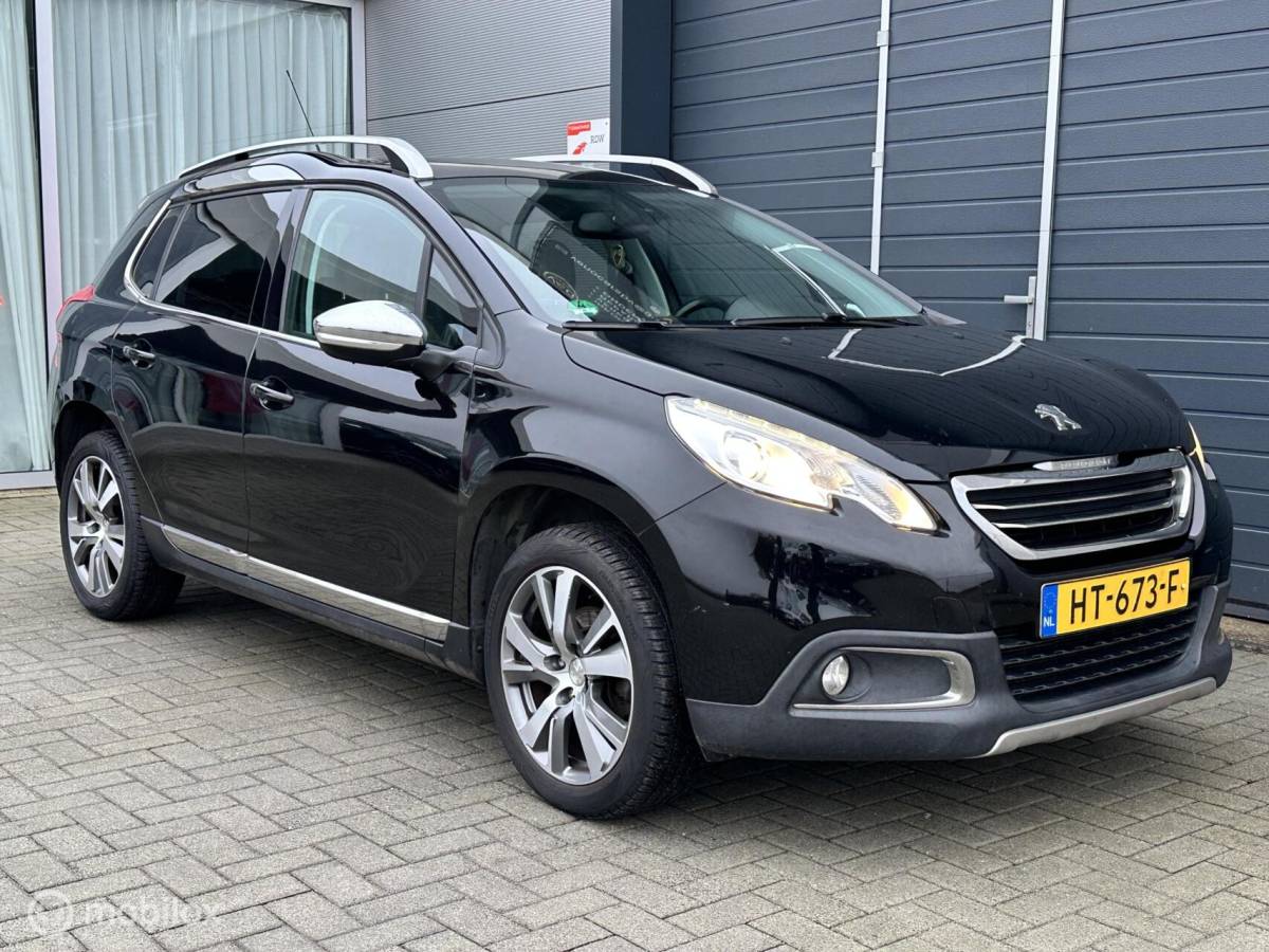 Peugeot 2008 Peugeot 2008 1.2 PureTech Féline