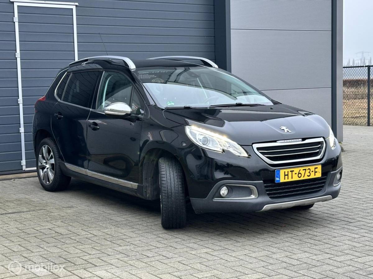 Peugeot 2008 Peugeot 2008 1.2 PureTech Féline