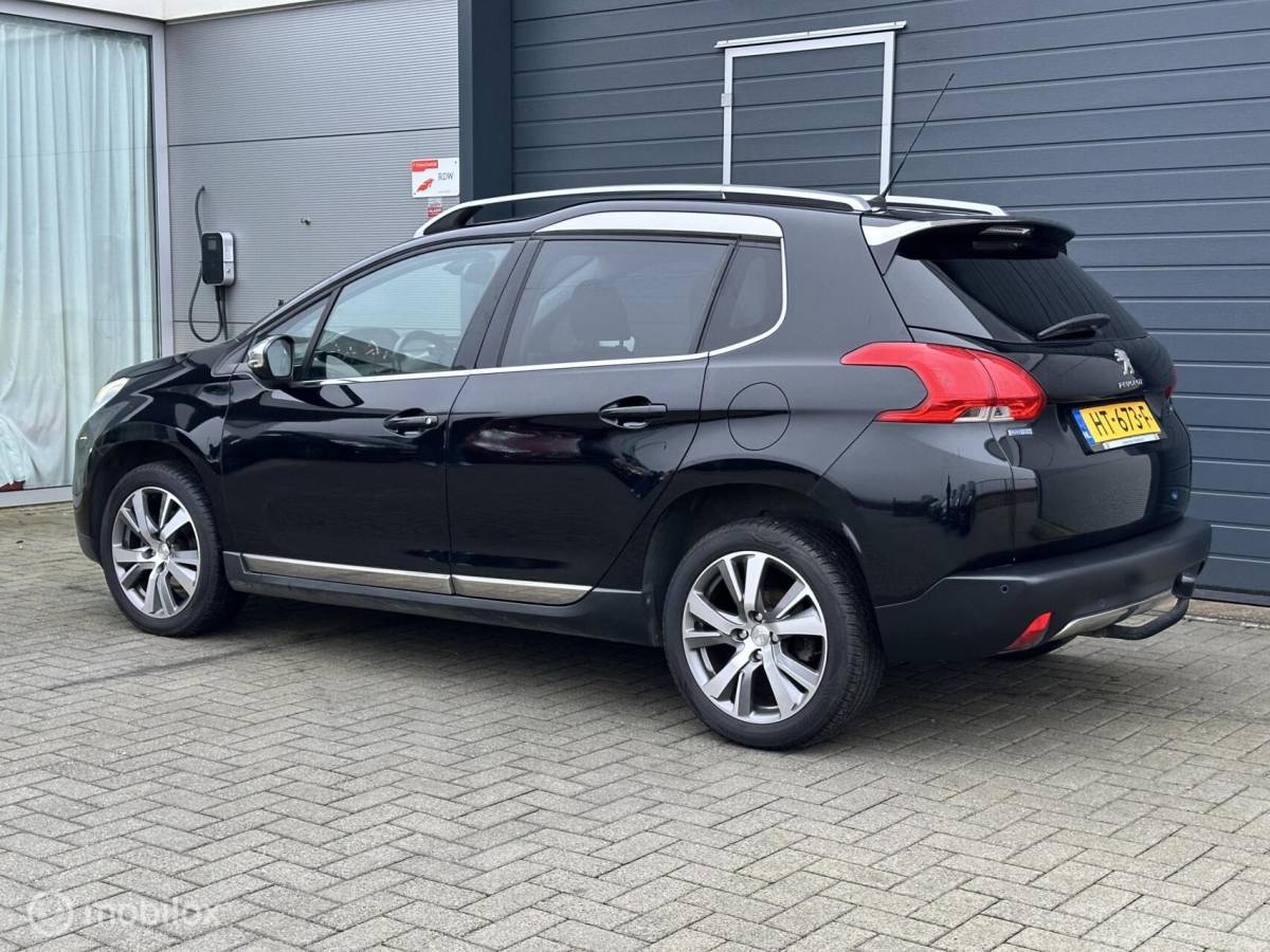 Peugeot 2008 Peugeot 2008 1.2 PureTech Féline