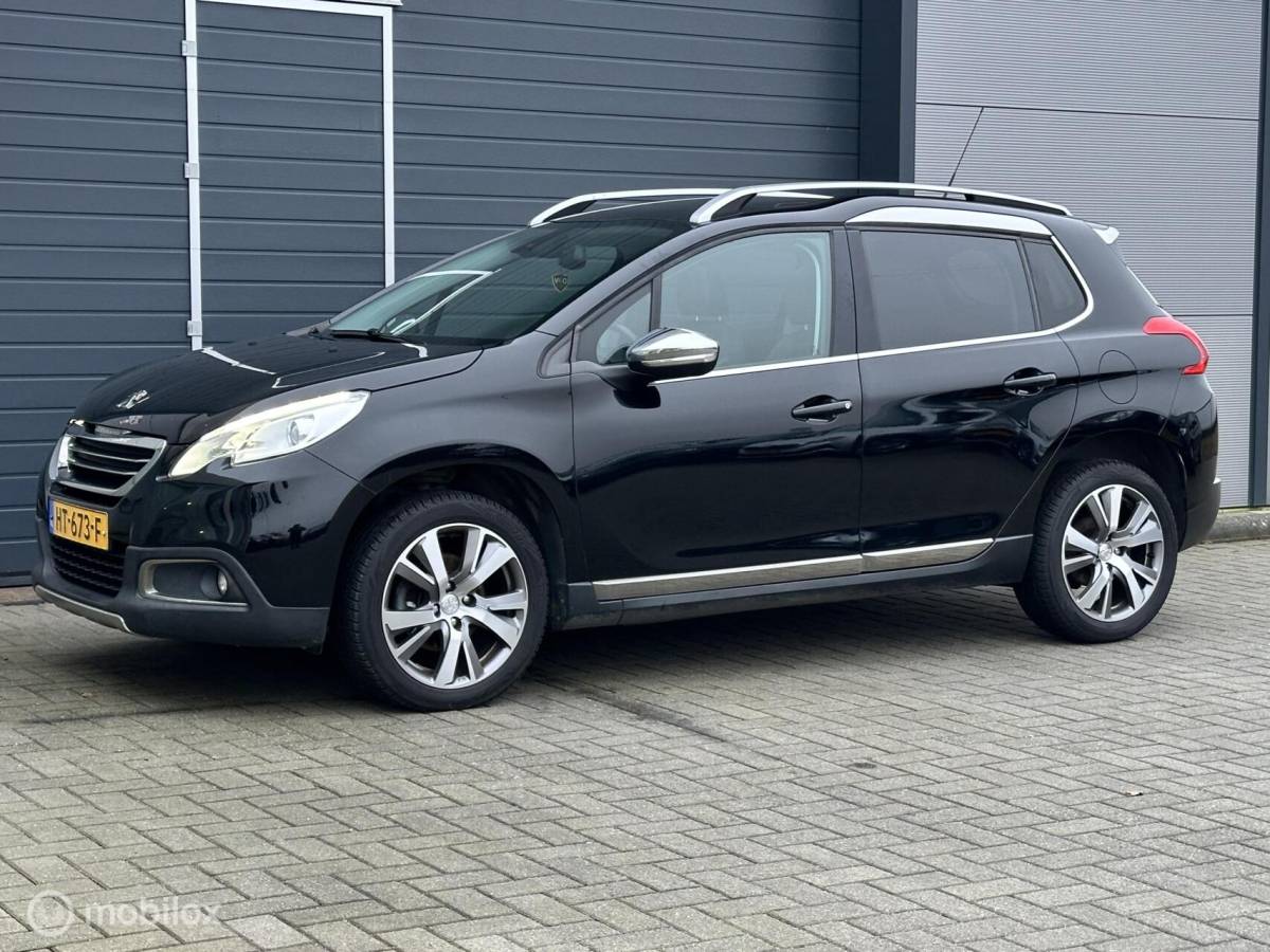 Peugeot 2008 Peugeot 2008 1.2 PureTech Féline