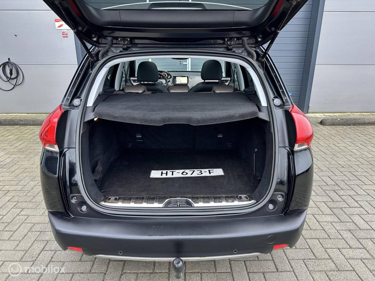 Peugeot 2008 Peugeot 2008 1.2 PureTech Féline