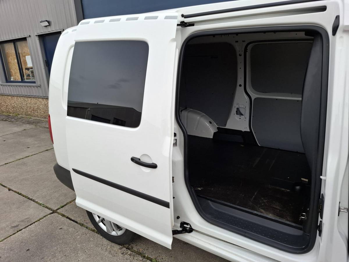 Volkswagen Caddy Volkswagen Caddy 2.0 TDI L2H1 BMT 4Motion Maxi Highline DUBBELE SCHUIFDEUR / AUTOMAAT / EURO 6 / 4X4 / NAVI