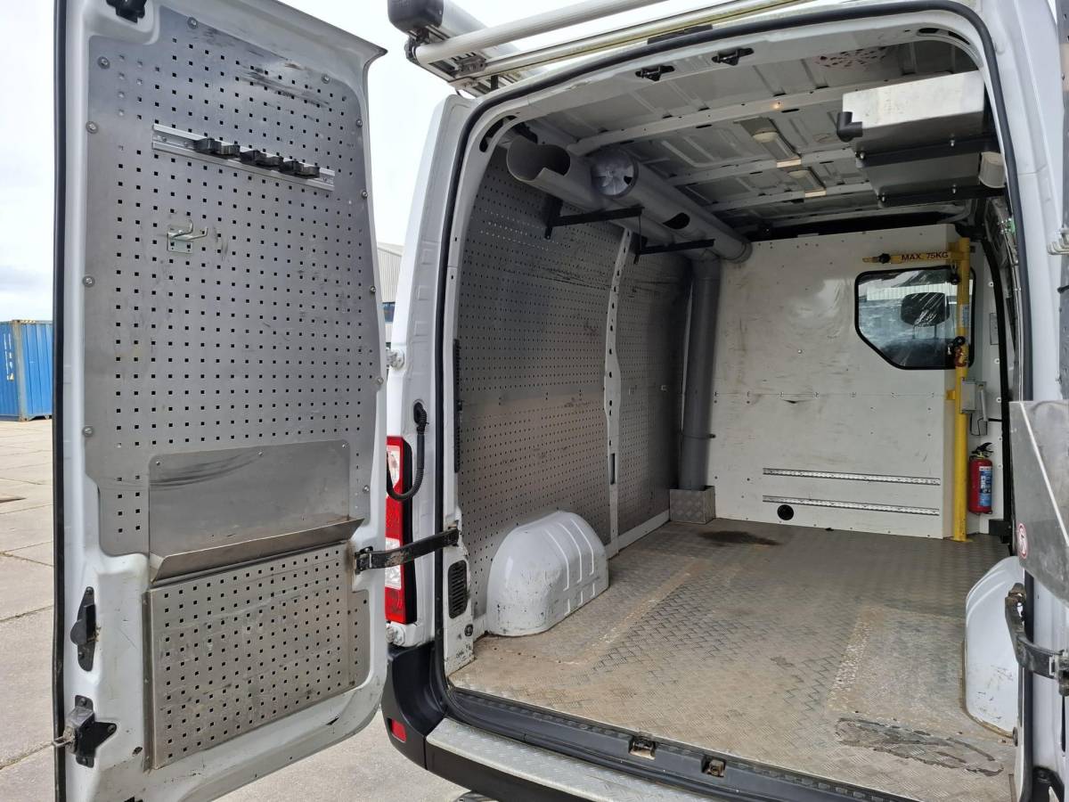 Renault Master Renault Master T35 2.3 dCi L2H2 AIRCO / CRUISE CONTROLE / IMPERIAL / TREKHAAK / EURO 6