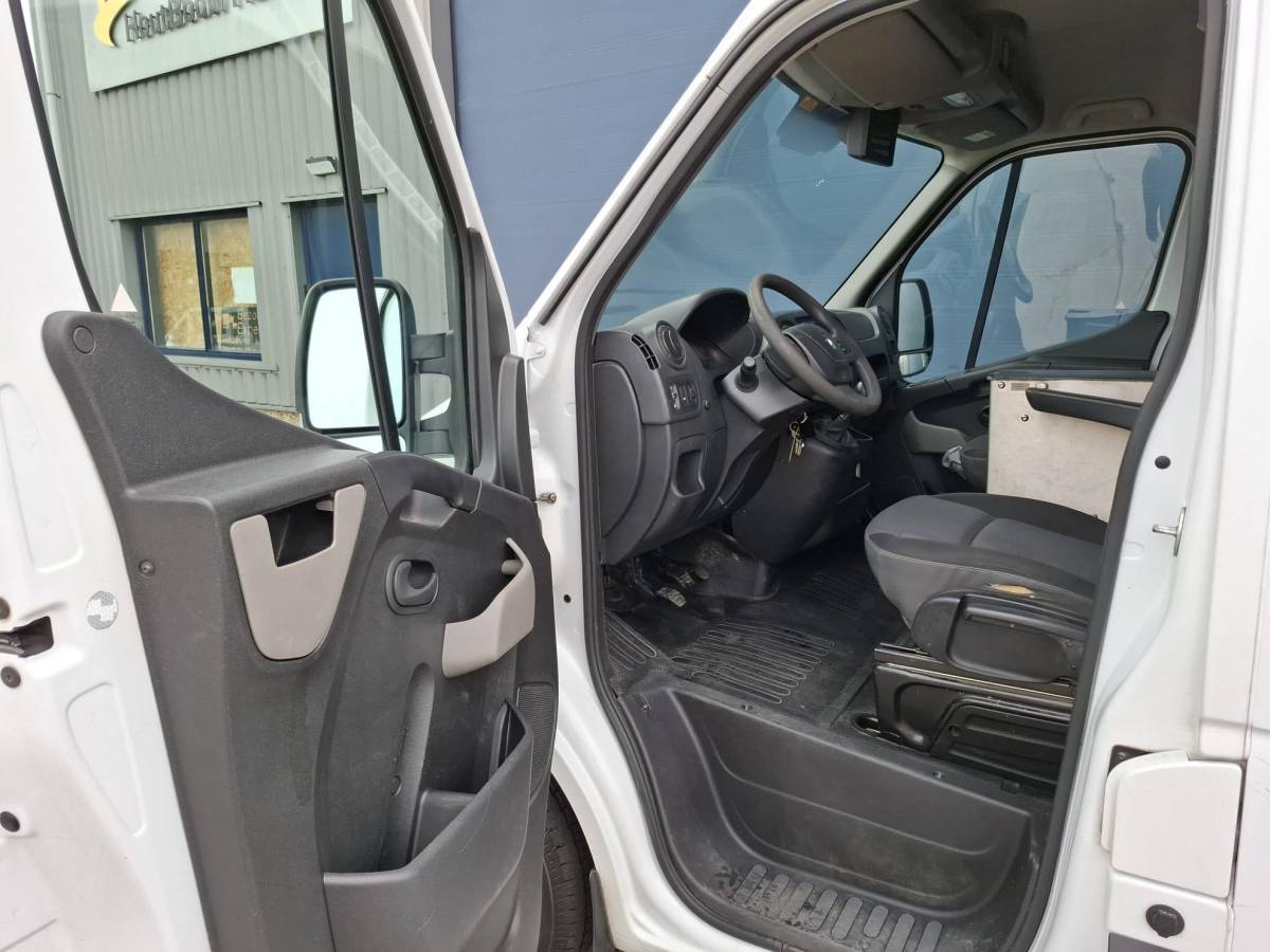 Renault Master Renault Master T35 2.3 dCi L2H2 AIRCO / CRUISE CONTROLE / IMPERIAL / TREKHAAK / EURO 6