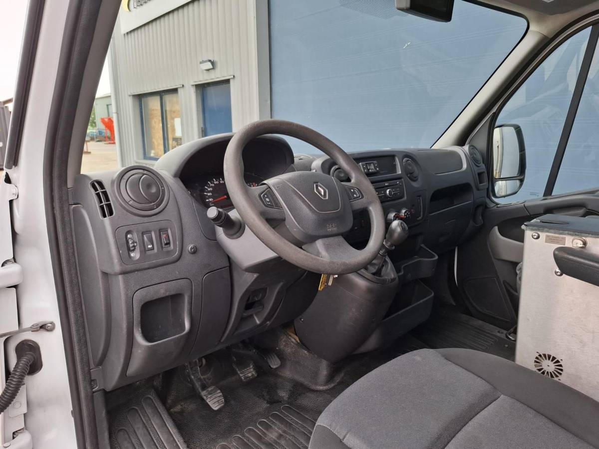 Renault Master Renault Master T35 2.3 dCi L2H2 AIRCO / CRUISE CONTROLE / IMPERIAL / TREKHAAK / EURO 6