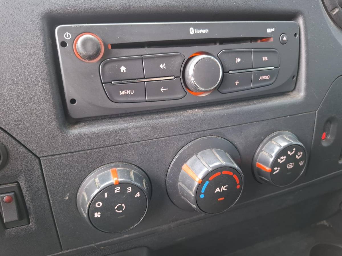 Renault Master Renault Master T35 2.3 dCi L2H2 AIRCO / CRUISE CONTROLE / IMPERIAL / TREKHAAK / EURO 6