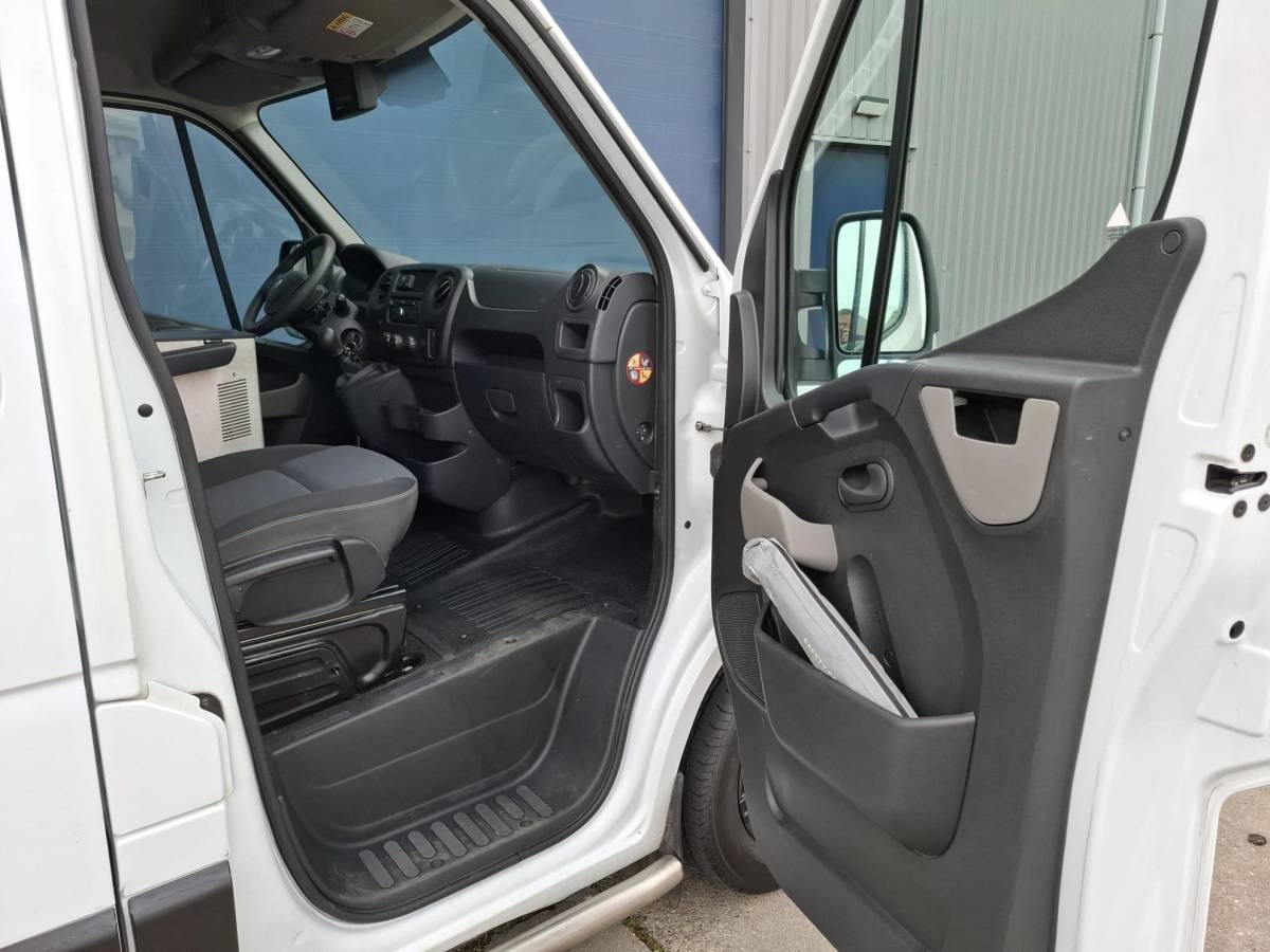 Renault Master Renault Master T35 2.3 dCi L2H2 AIRCO / CRUISE CONTROLE / IMPERIAL / TREKHAAK / EURO 6