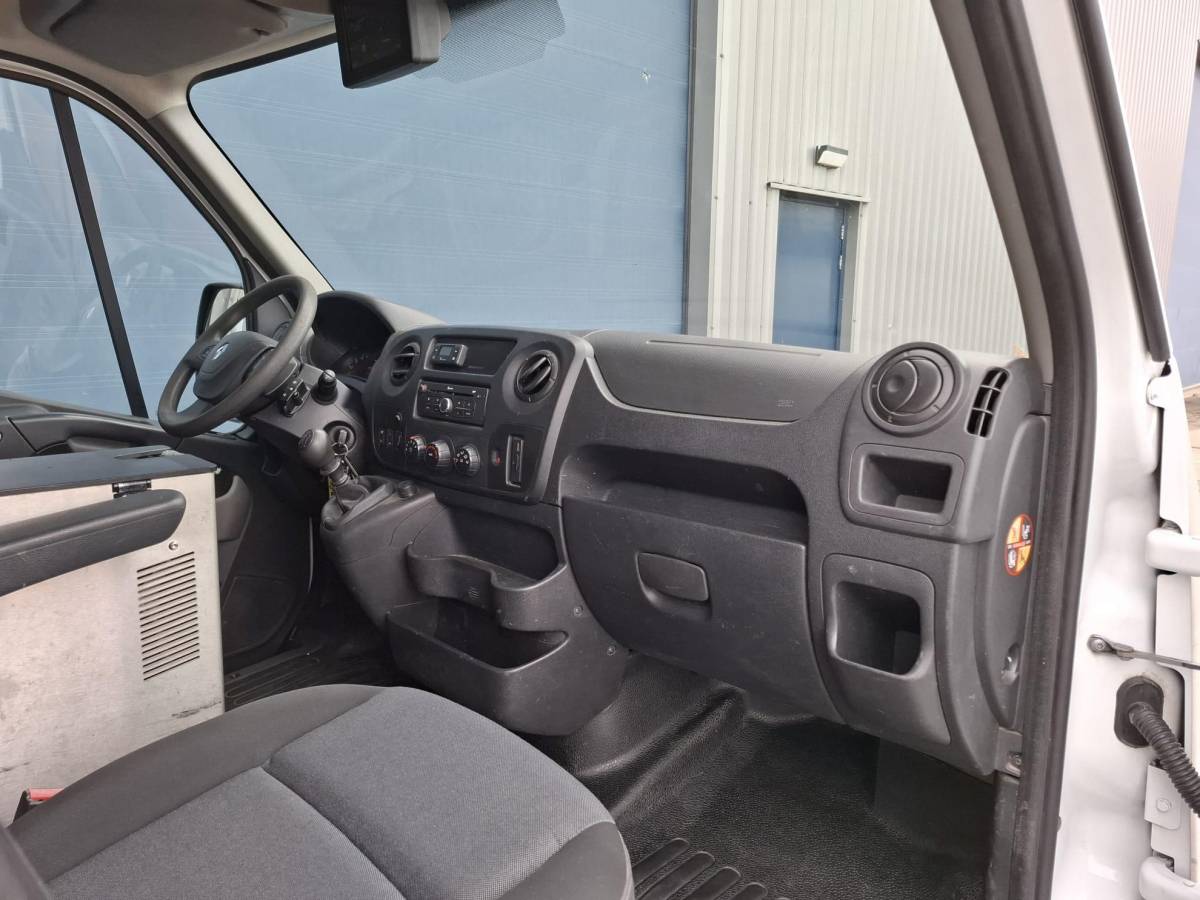 Renault Master Renault Master T35 2.3 dCi L2H2 AIRCO / CRUISE CONTROLE / IMPERIAL / TREKHAAK / EURO 6