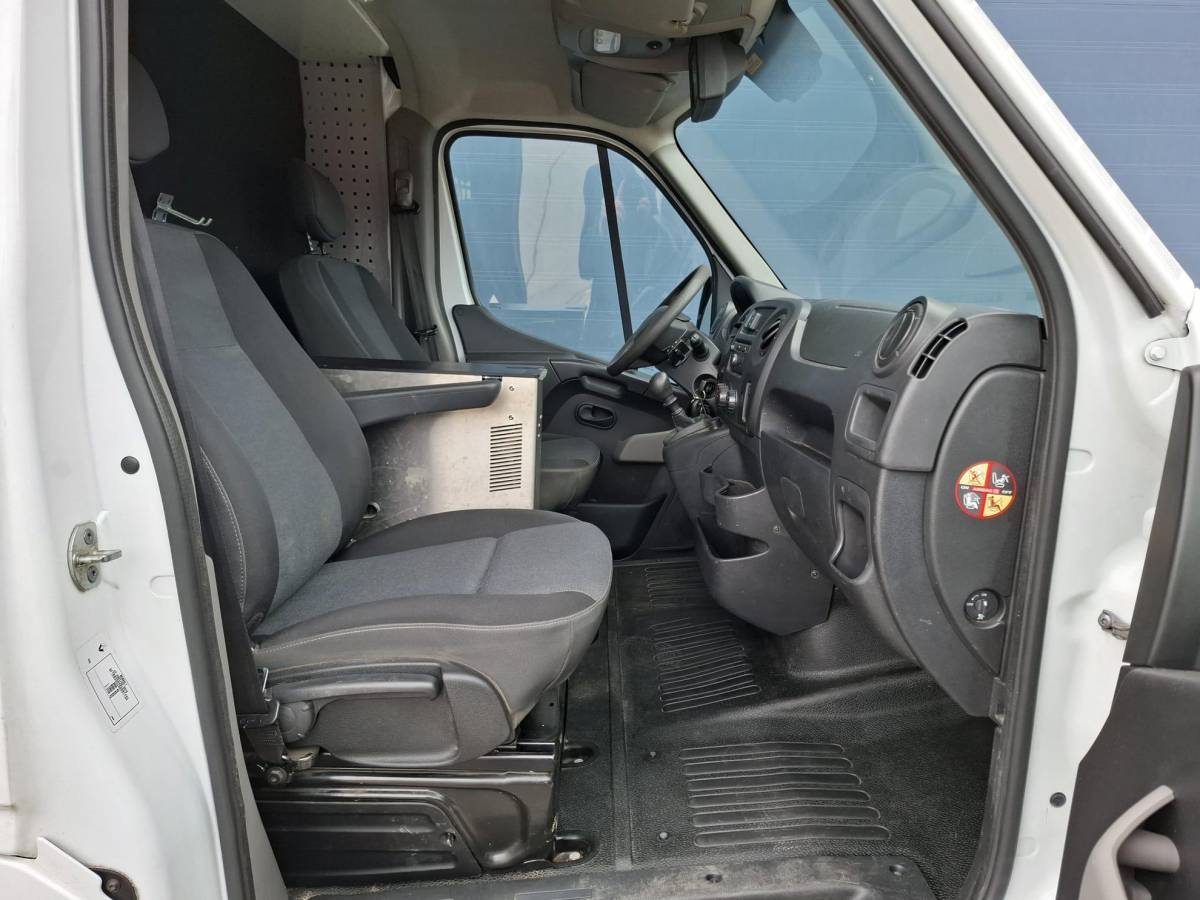 Renault Master Renault Master T35 2.3 dCi L2H2 AIRCO / CRUISE CONTROLE / IMPERIAL / TREKHAAK / EURO 6