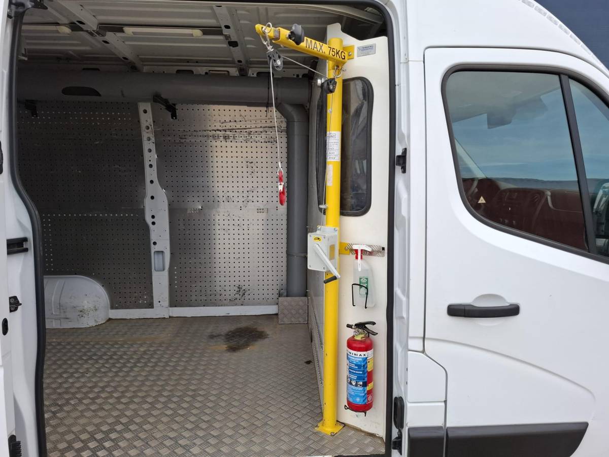Renault Master Renault Master T35 2.3 dCi L2H2 AIRCO / CRUISE CONTROLE / IMPERIAL / TREKHAAK / EURO 6
