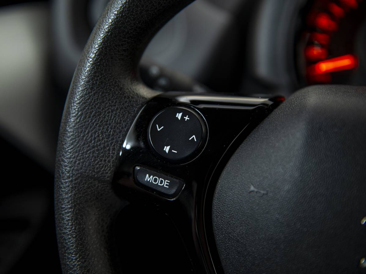 Peugeot 108 Peugeot 108 1.0 e-VTi Active TOP! NAP Lage km stand!
