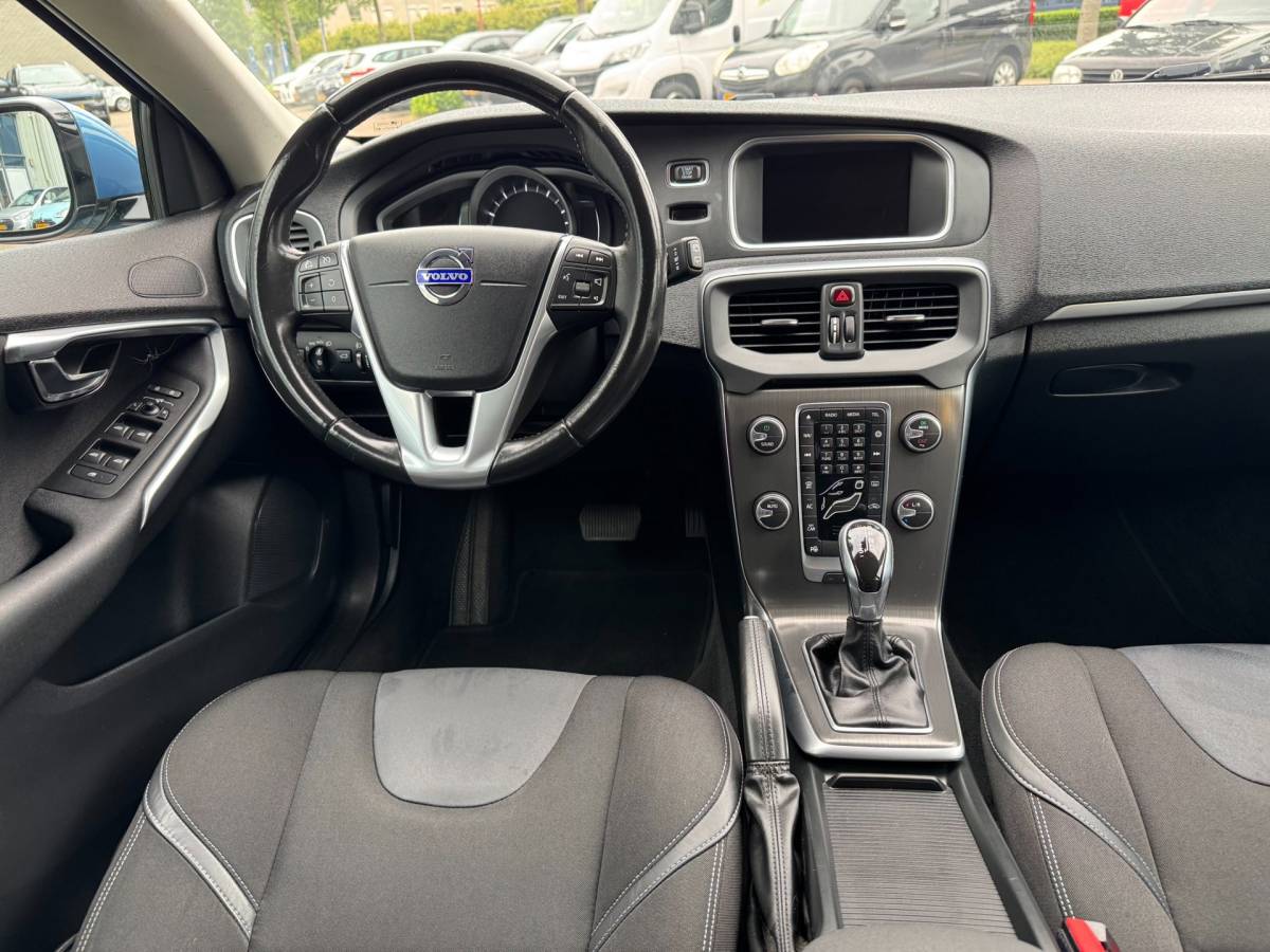 Volvo V40 Volvo V40 1.6 T4 Momentum AUTOMAAT!!