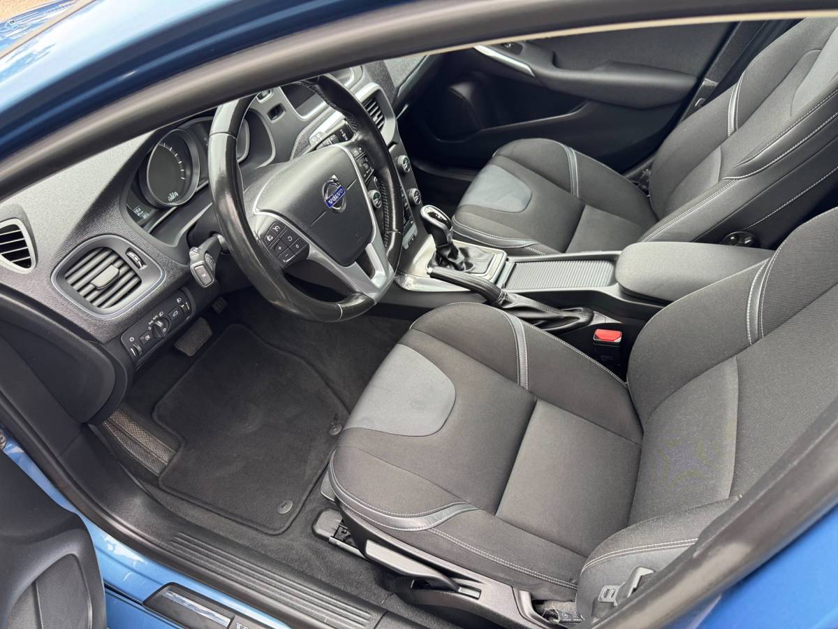Volvo V40 Volvo V40 1.6 T4 Momentum AUTOMAAT!!