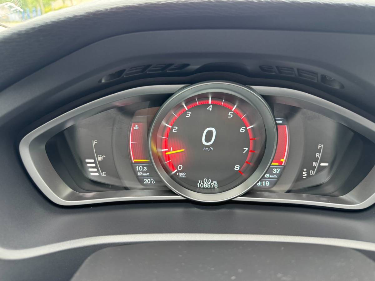 Volvo V40 Volvo V40 1.6 T4 Momentum AUTOMAAT!!