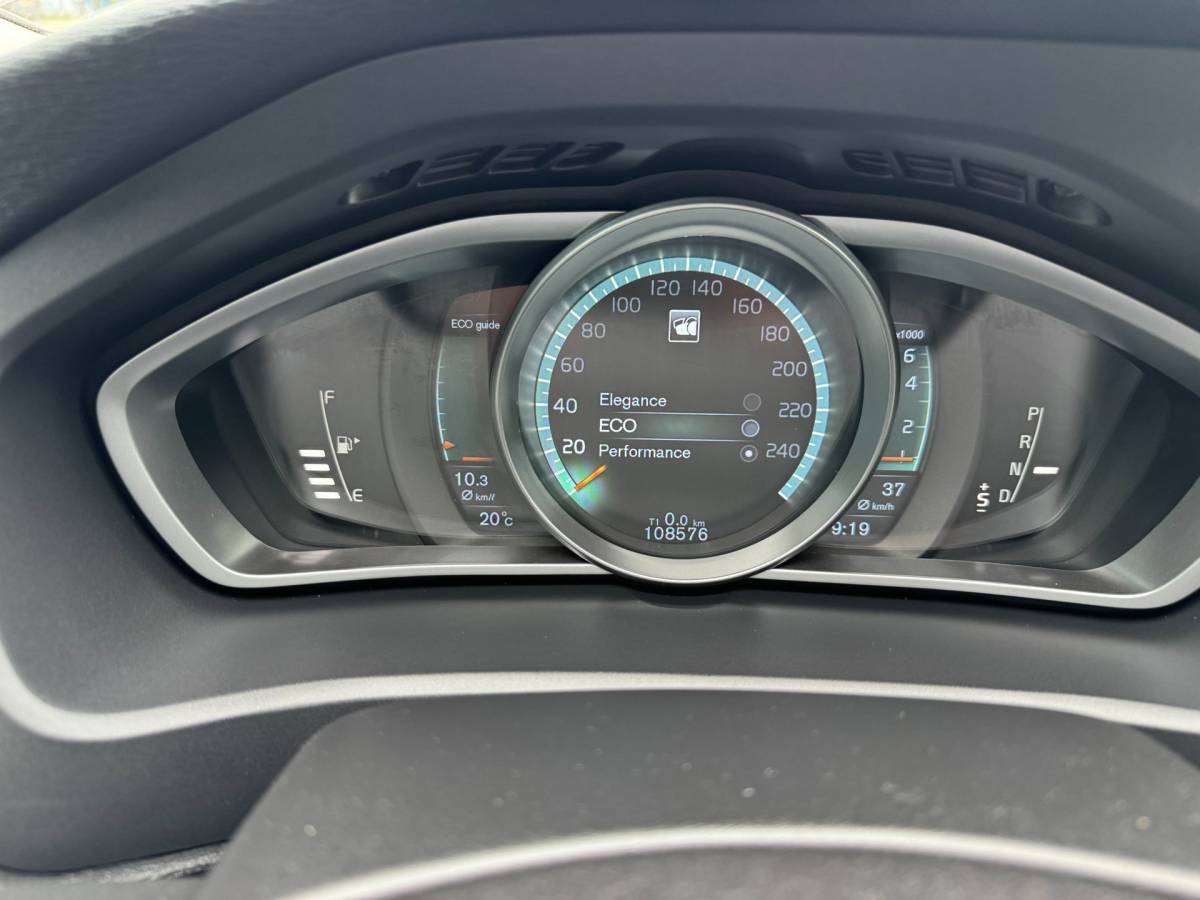Volvo V40 Volvo V40 1.6 T4 Momentum AUTOMAAT!!
