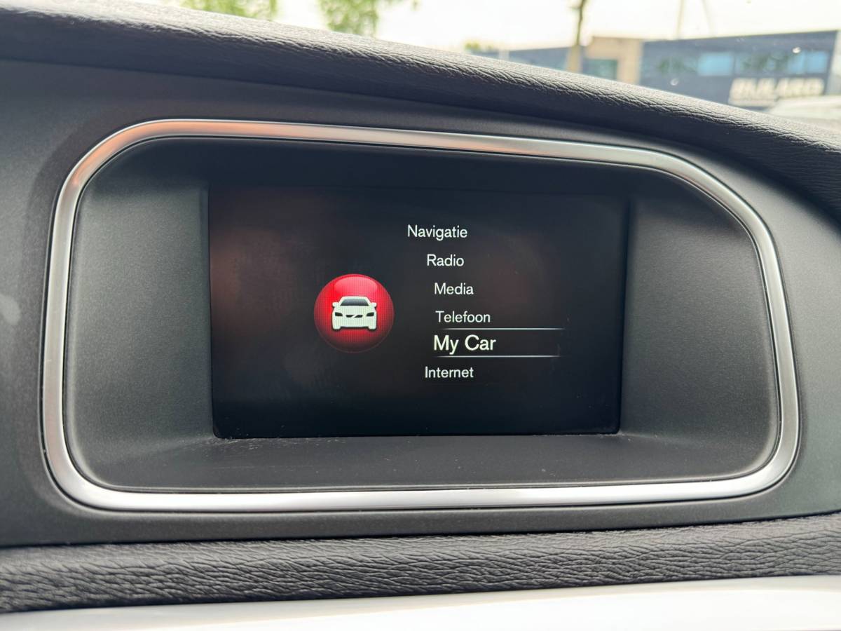 Volvo V40 Volvo V40 1.6 T4 Momentum AUTOMAAT!!