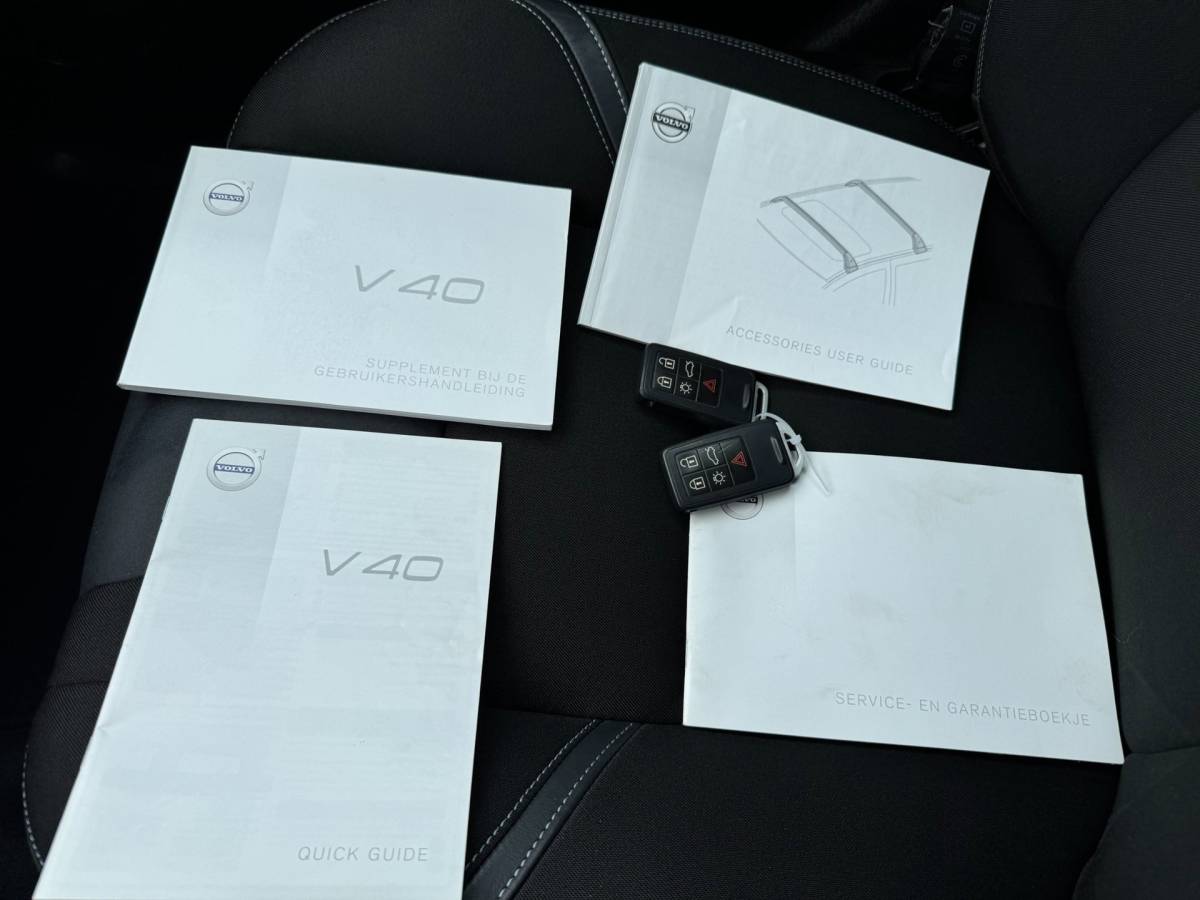 Volvo V40 Volvo V40 1.6 T4 Momentum AUTOMAAT!!