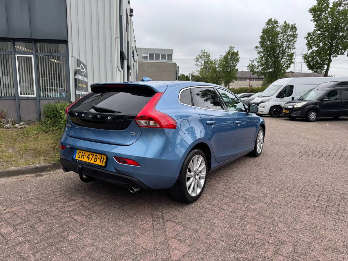Volvo V40 Volvo V40 1.6 T4 Momentum AUTOMAAT!!