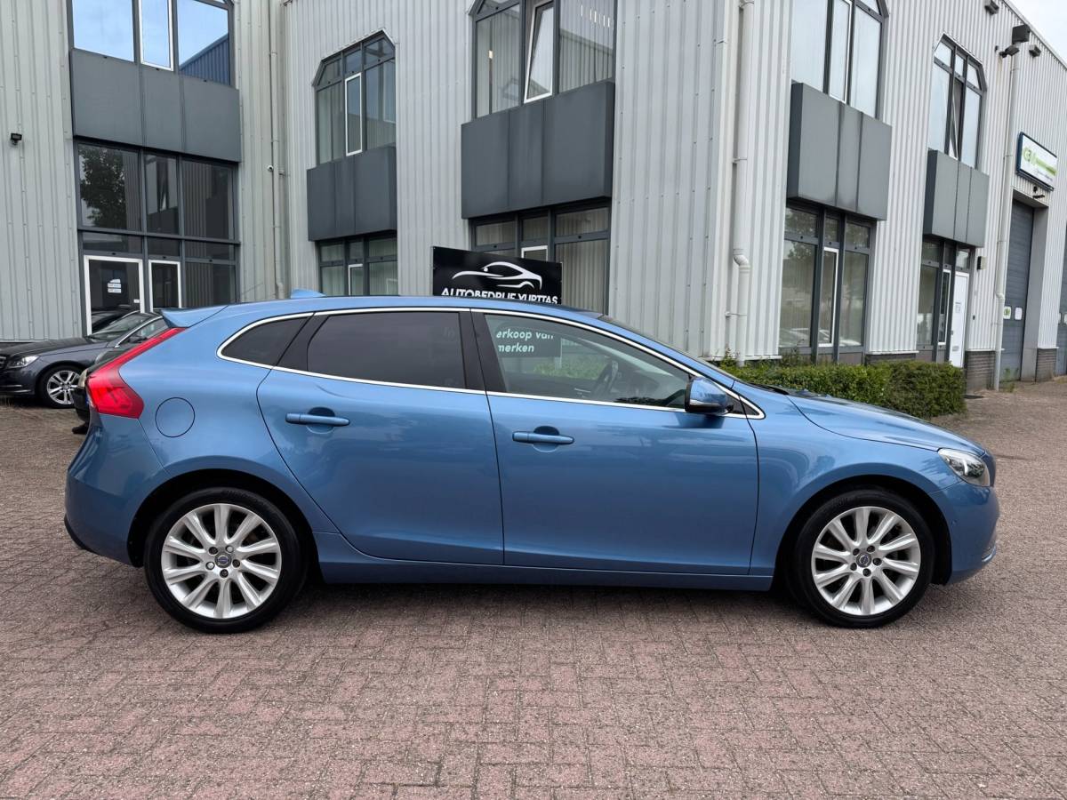 Volvo V40 Volvo V40 1.6 T4 Momentum AUTOMAAT!!