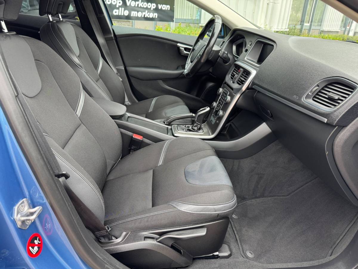 Volvo V40 Volvo V40 1.6 T4 Momentum AUTOMAAT!!