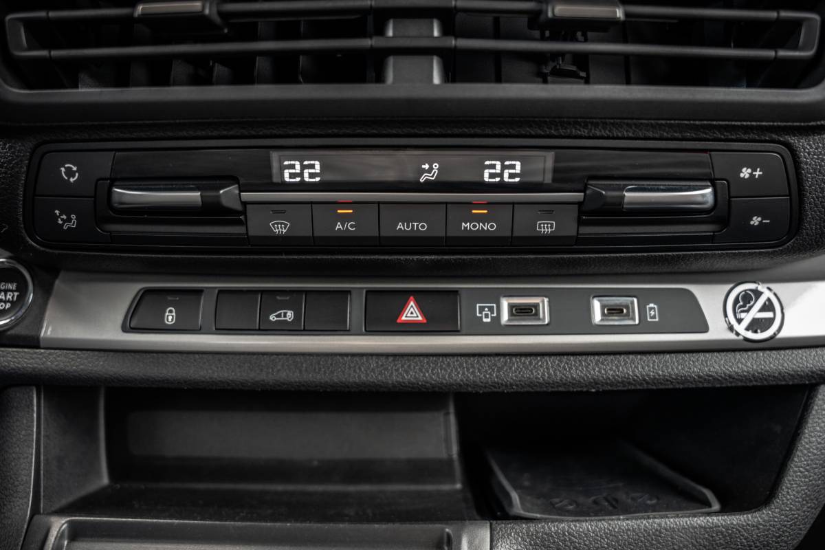 Citroën Jumpy Citroën Jumpy 2.0 BlueHDi | 145 PK | AUTO | Vitrual display | Camera | Carplay | Cruise | Airco | 3-Zits