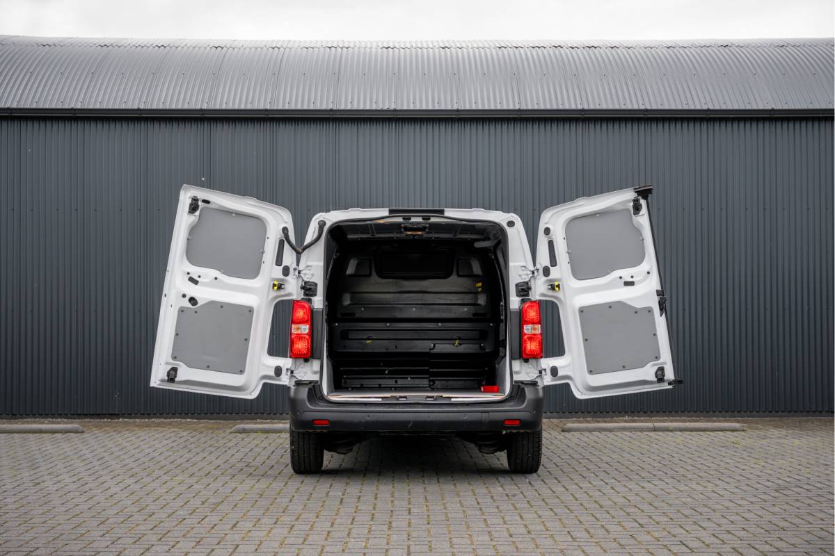 Citroën Jumpy Citroën Jumpy 2.0 BlueHDi | 145 PK | AUTO | Vitrual display | Camera | Carplay | Cruise | Airco | 3-Zits