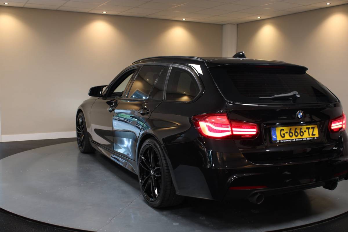 BMW 3 Serie BMW 3-serie Touring 318i M Sport *Automaat* Leer|Stoelverw.|Trekhaak|Elektr.Achterklep|NAP
