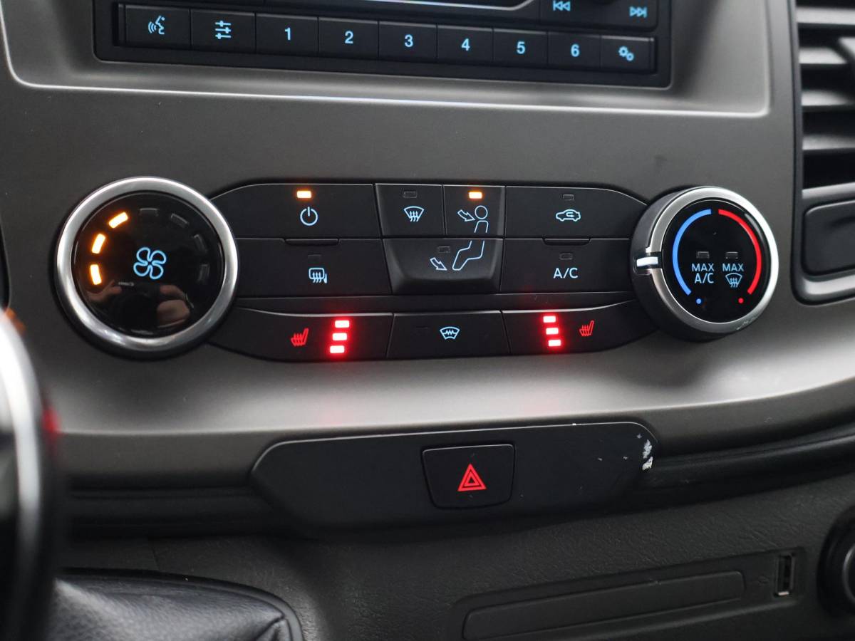 Ford Transit Custom Ford Transit Custom 280 2.0 TDCI 125 PK 3-ZIT EURO6 LIMITED + TREKHAAK | STOELVERW. | CRUISE CONTROL | AIRCO