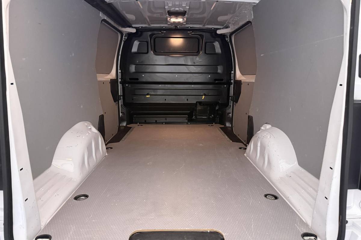 Peugeot Expert Peugeot Expert 2.0 BlueHDI 145 Long Sport | Trekhaak | Zijdeuren links/rechts | Achteruitrijcamera | Stoelverwarming | Apple/Android carplay | Airco | Stuurbediening