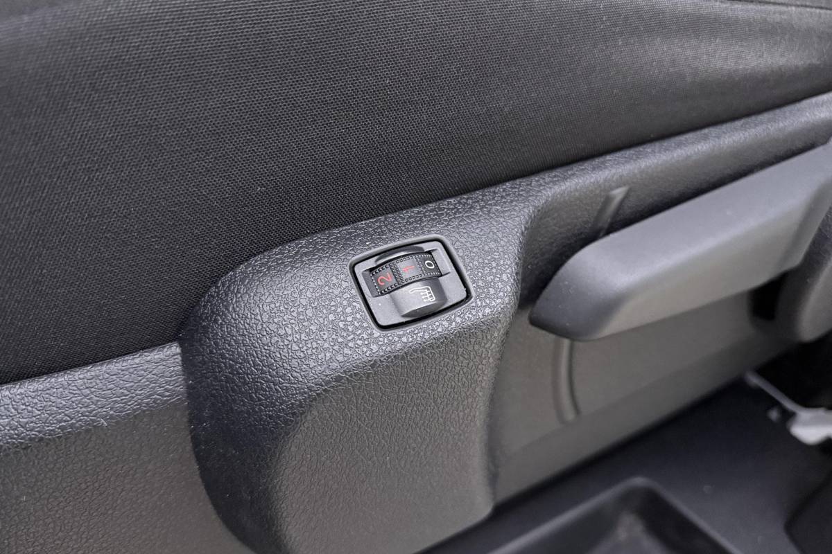 Peugeot Expert Peugeot Expert 2.0 BlueHDI 145 Long Sport | Trekhaak | Zijdeuren links/rechts | Achteruitrijcamera | Stoelverwarming | Apple/Android carplay | Airco | Stuurbediening