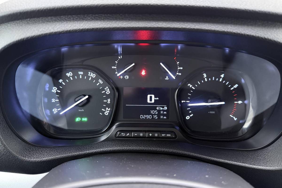Peugeot Expert Peugeot Expert 2.0 BlueHDI 145 Long Sport | Trekhaak | Zijdeuren links/rechts | Achteruitrijcamera | Stoelverwarming | Apple/Android carplay | Airco | Stuurbediening