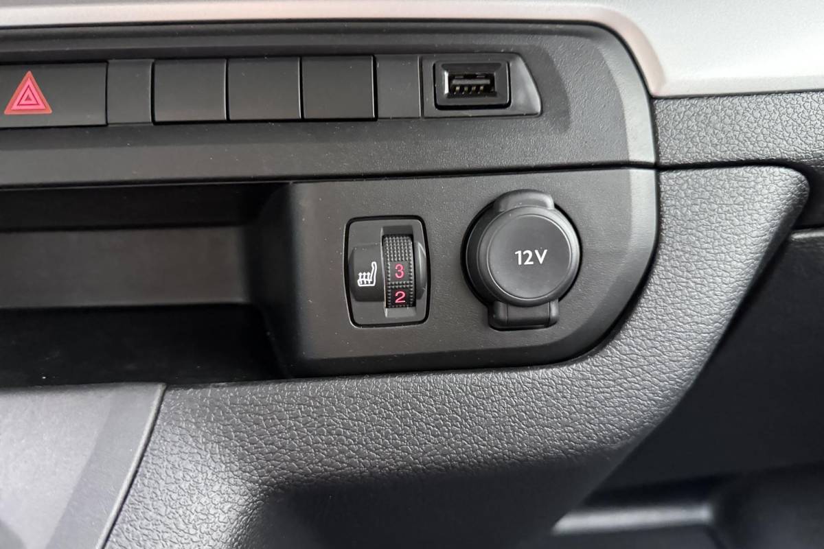 Peugeot Expert Peugeot Expert 2.0 BlueHDI 145 Long Sport | Trekhaak | Zijdeuren links/rechts | Achteruitrijcamera | Stoelverwarming | Apple/Android carplay | Airco | Stuurbediening