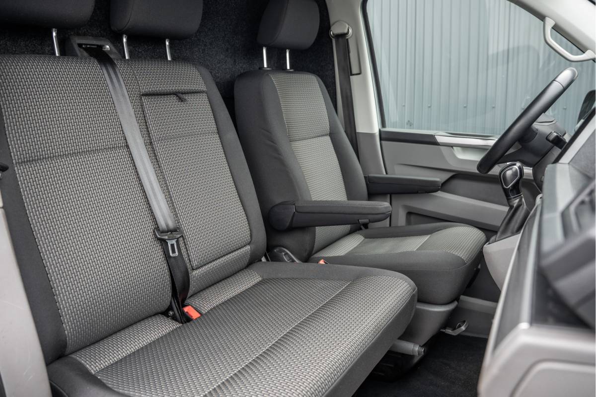 Volkswagen Transporter Volkswagen Transporter T6.1 Bulli 2.0 TDI L1H1 | Virtual cockpit | Automaat | 150 PK | 3-Zits | 1e Eigenaar | LED | Camera | Carplay | PDC | Zijschuifdeur R+L | Trekhaak