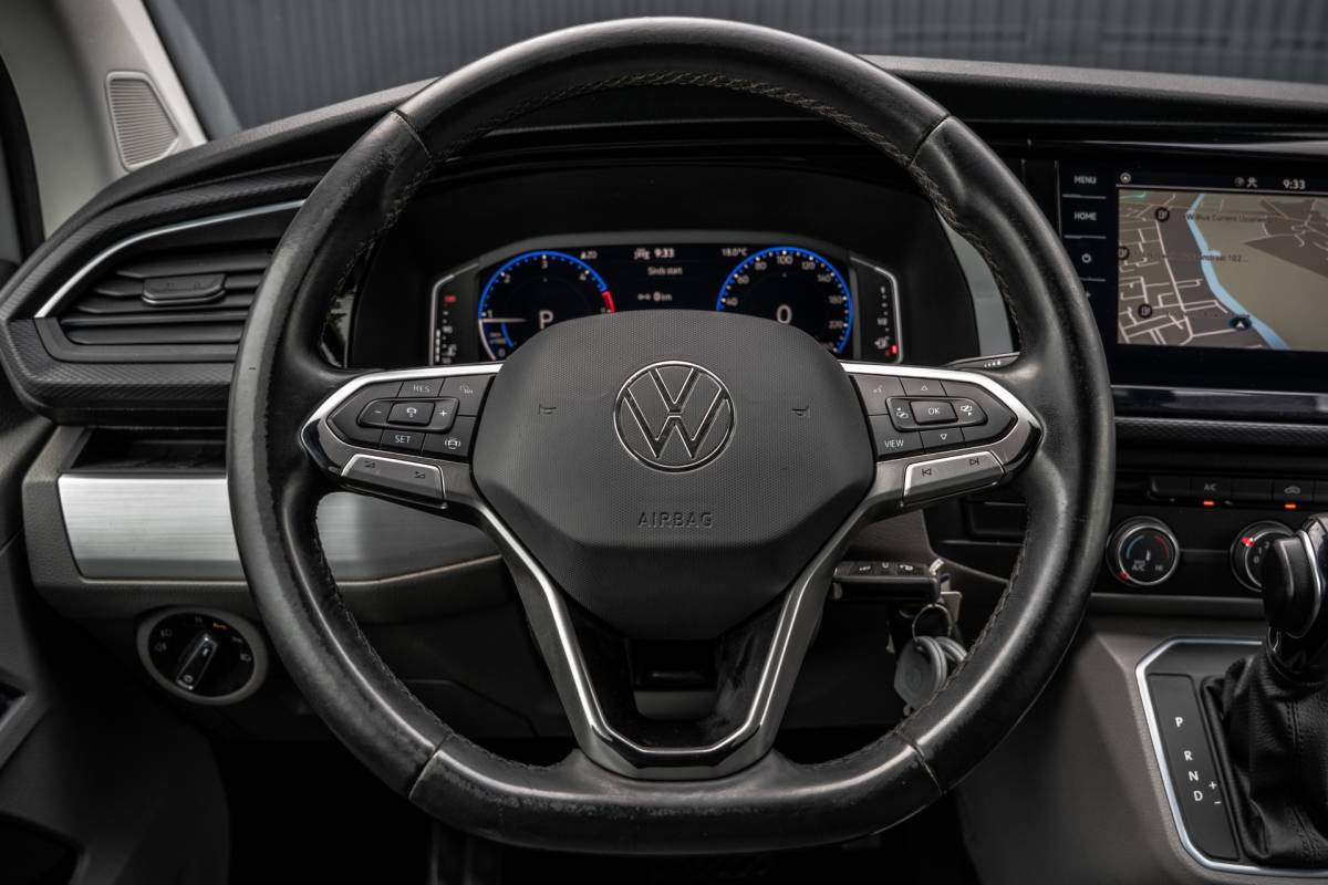 Volkswagen Transporter Volkswagen Transporter T6.1 Bulli 2.0 TDI L1H1 | Virtual cockpit | Automaat | 150 PK | 3-Zits | 1e Eigenaar | LED | Camera | Carplay | PDC | Zijschuifdeur R+L | Trekhaak
