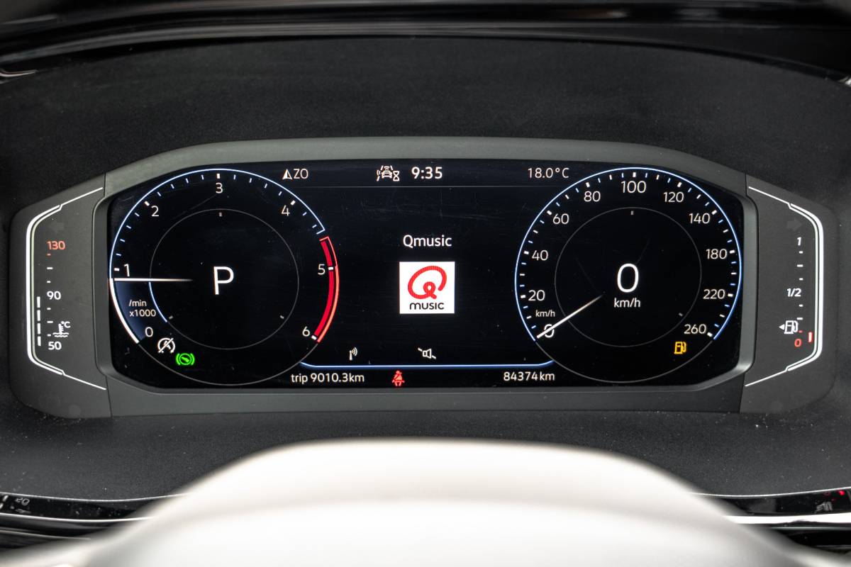 Volkswagen Transporter Volkswagen Transporter T6.1 Bulli 2.0 TDI L1H1 | Virtual cockpit | Automaat | 150 PK | 3-Zits | 1e Eigenaar | LED | Camera | Carplay | PDC | Zijschuifdeur R+L | Trekhaak