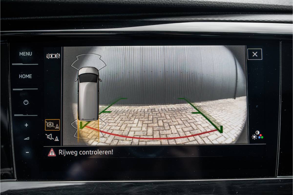 Volkswagen Transporter Volkswagen Transporter T6.1 Bulli 2.0 TDI L1H1 | Virtual cockpit | Automaat | 150 PK | 3-Zits | 1e Eigenaar | LED | Camera | Carplay | PDC | Zijschuifdeur R+L | Trekhaak