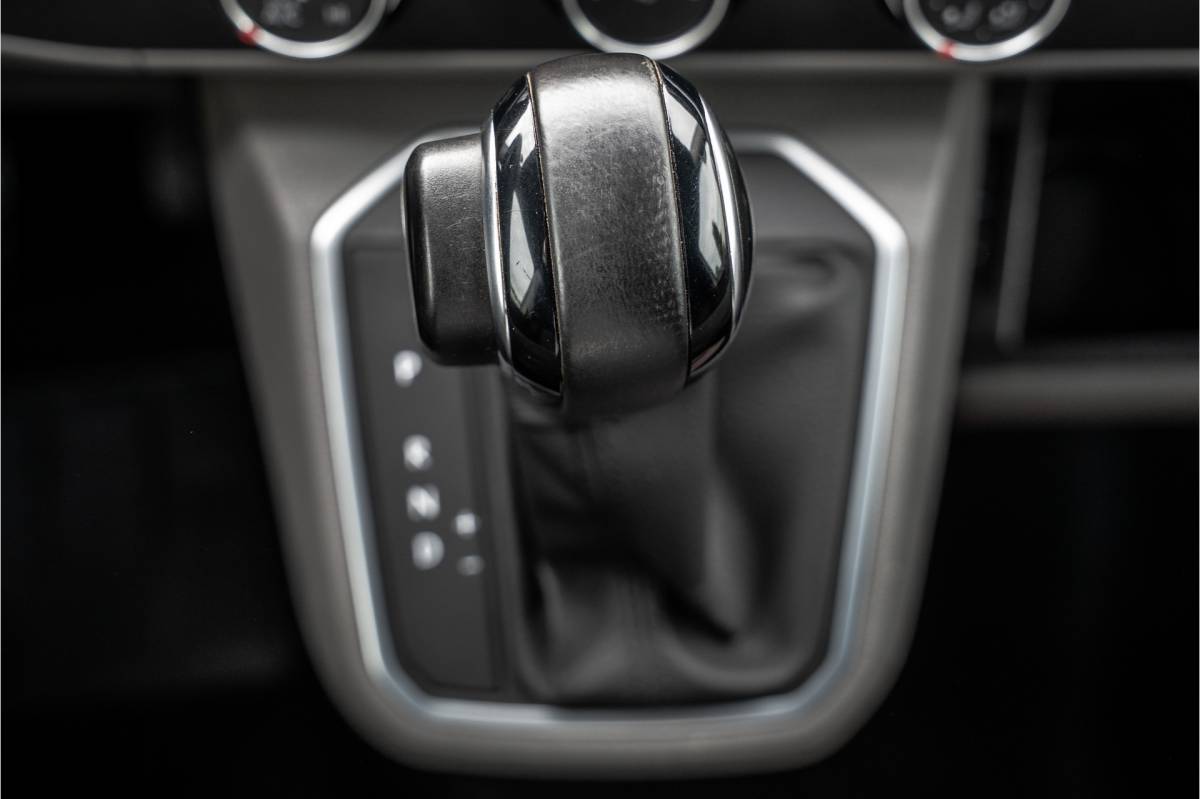 Volkswagen Transporter Volkswagen Transporter T6.1 Bulli 2.0 TDI L1H1 | Virtual cockpit | Automaat | 150 PK | 3-Zits | 1e Eigenaar | LED | Camera | Carplay | PDC | Zijschuifdeur R+L | Trekhaak