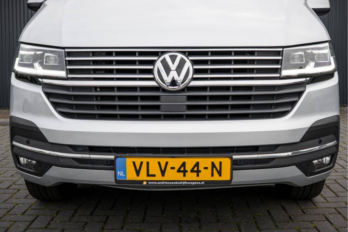 Volkswagen Transporter Volkswagen Transporter T6.1 Bulli 2.0 TDI L1H1 | Virtual cockpit | Automaat | 150 PK | 3-Zits | 1e Eigenaar | LED | Camera | Carplay | PDC | Zijschuifdeur R+L | Trekhaak