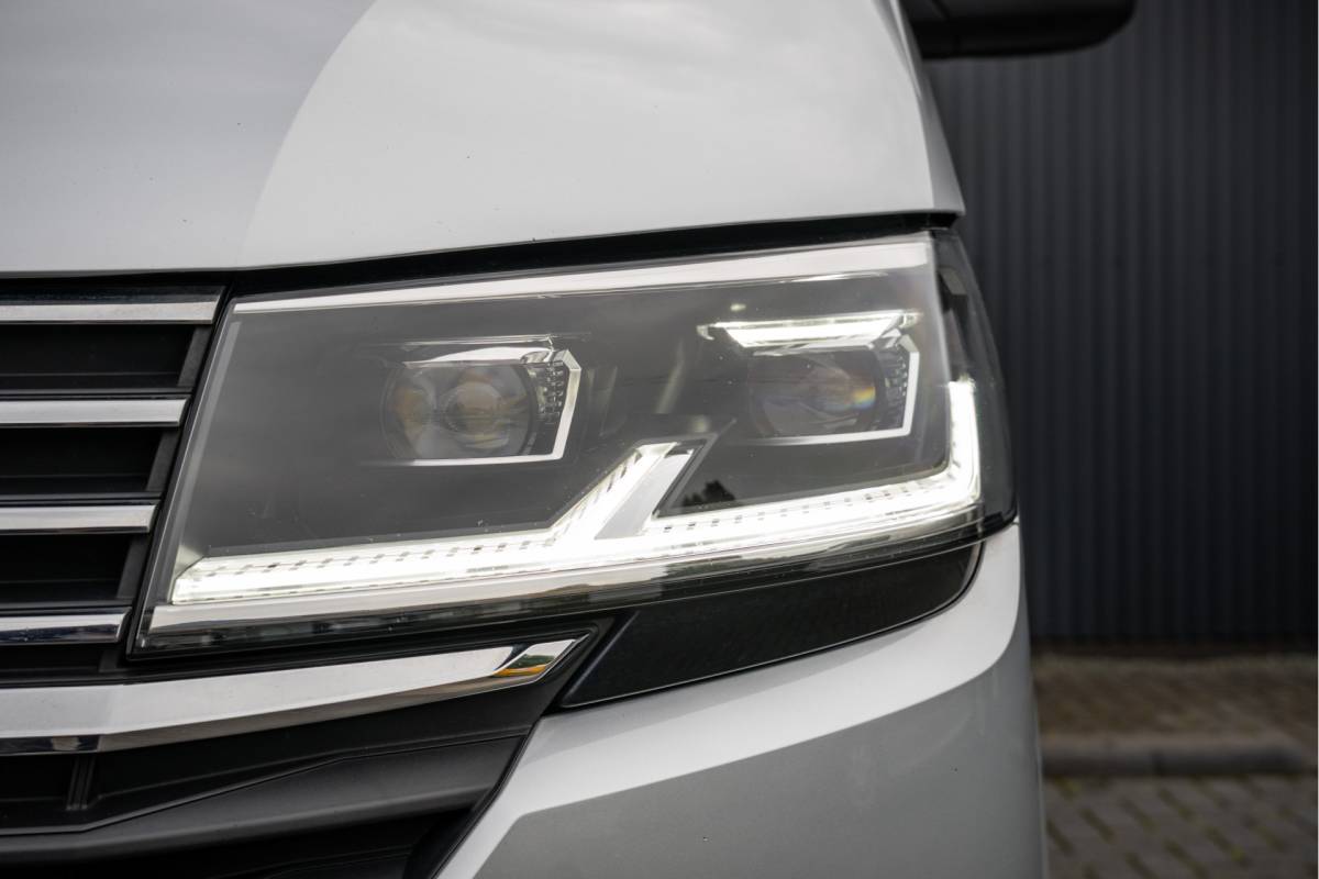 Volkswagen Transporter Volkswagen Transporter T6.1 Bulli 2.0 TDI L1H1 | Virtual cockpit | Automaat | 150 PK | 3-Zits | 1e Eigenaar | LED | Camera | Carplay | PDC | Zijschuifdeur R+L | Trekhaak