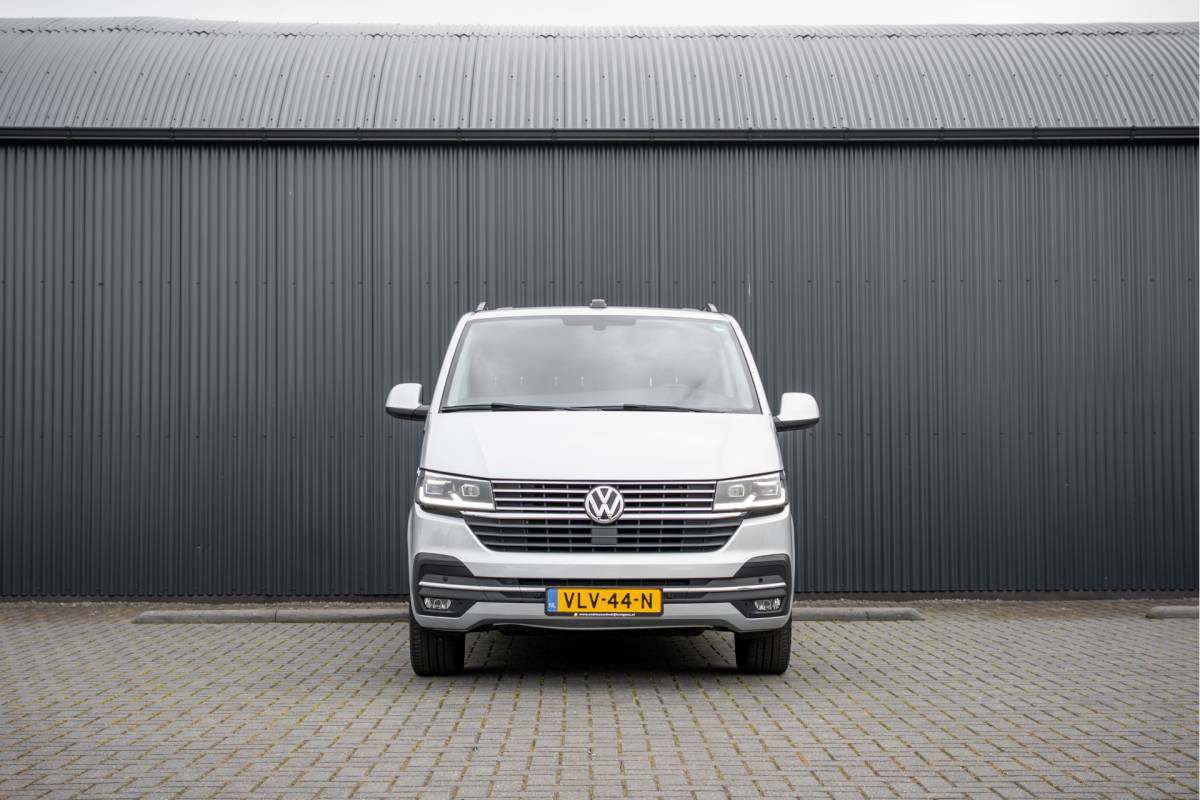 Volkswagen Transporter Volkswagen Transporter T6.1 Bulli 2.0 TDI L1H1 | Virtual cockpit | Automaat | 150 PK | 3-Zits | 1e Eigenaar | LED | Camera | Carplay | PDC | Zijschuifdeur R+L | Trekhaak