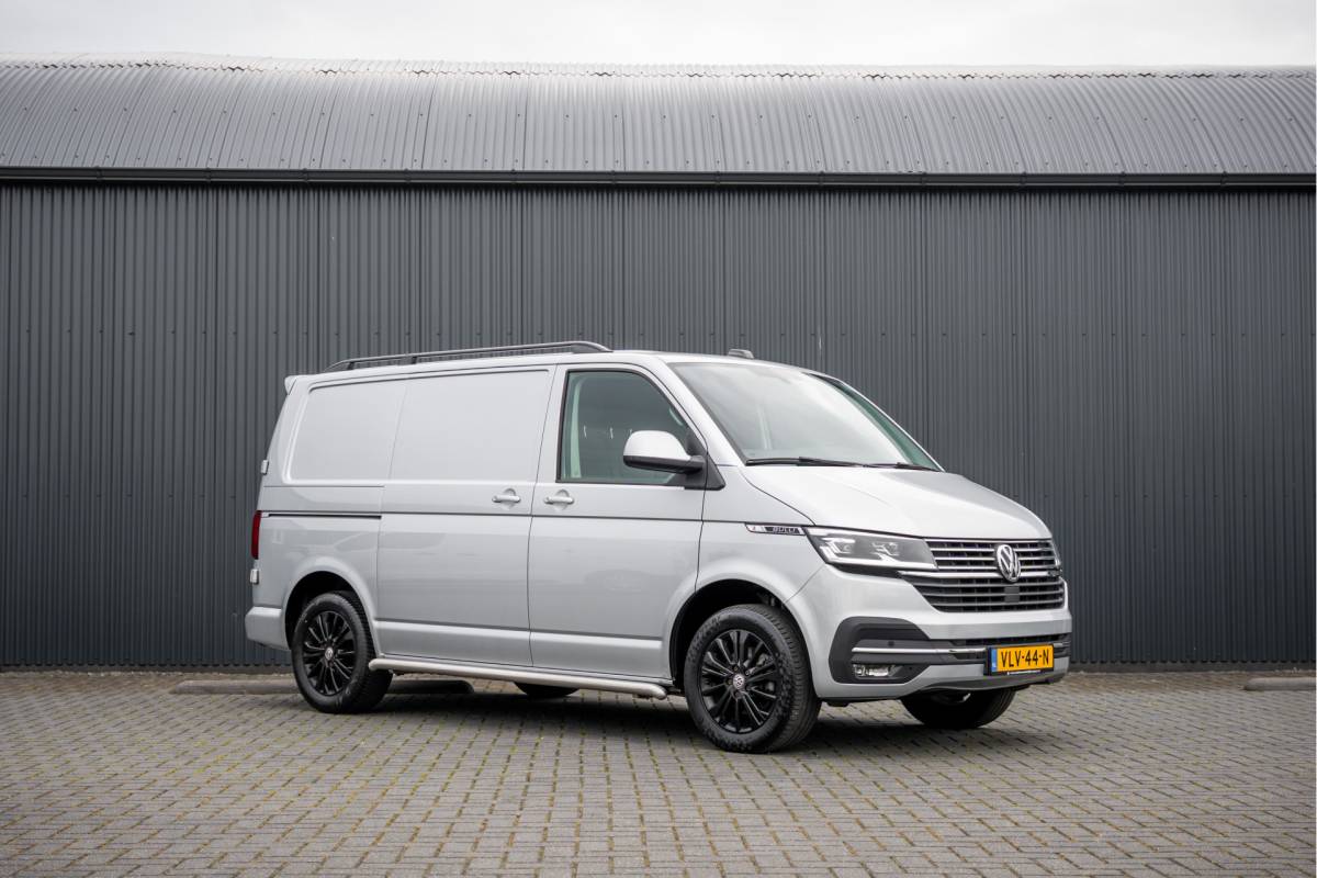 Volkswagen Transporter Volkswagen Transporter T6.1 Bulli 2.0 TDI L1H1 | Virtual cockpit | Automaat | 150 PK | 3-Zits | 1e Eigenaar | LED | Camera | Carplay | PDC | Zijschuifdeur R+L | Trekhaak