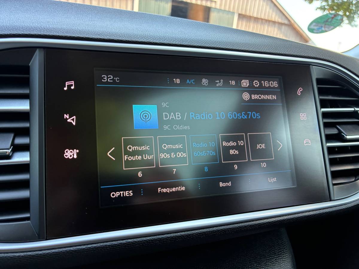 Peugeot 308 Peugeot 308 SW 1.2 | Automaat | Panodak + Carplay + Clima + Cruise nu €9.975,-!!