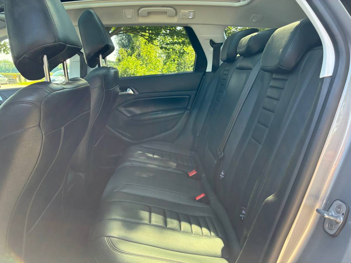 Peugeot 308 Peugeot 308 SW 1.2 | Automaat | Panodak + Carplay + Clima + Cruise nu €9.975,-!!